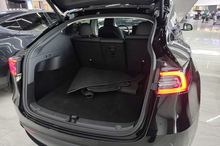 Used Tesla Model Y 2023 Rear-Wheel-Drive Version Trunk