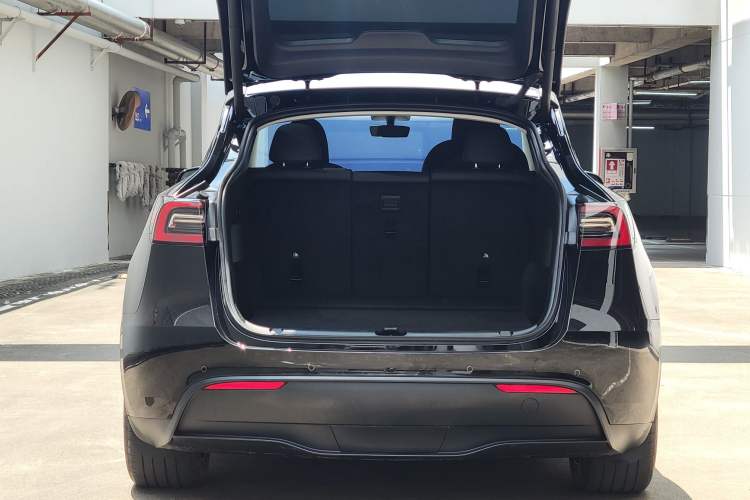 Used Tesla Model Y 2023 Rear-Wheel-Drive Version Trunk