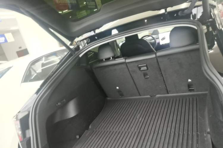 Used Tesla Model Y 2023 Rear-Wheel-Drive Version Trunk