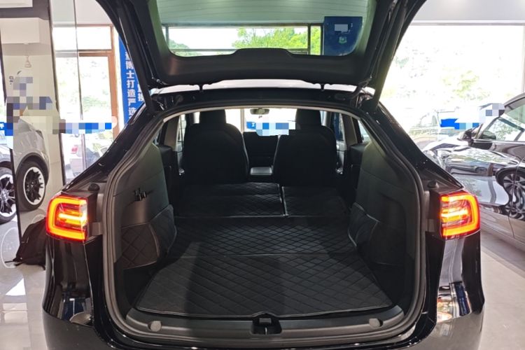 Used Tesla Model Y 2023 Long-Range All-Wheel-Drive Version Trunk
