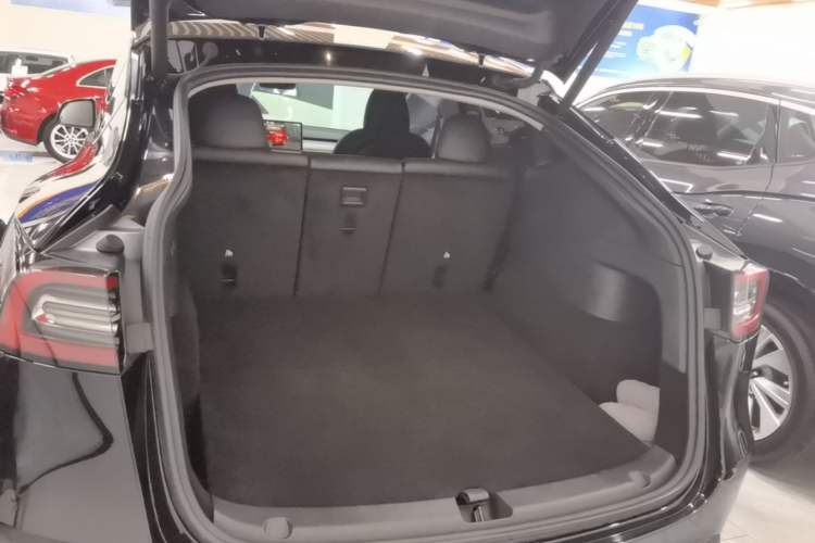 Used Tesla Model Y 2023 Long-Range All-Wheel-Drive Version Trunk