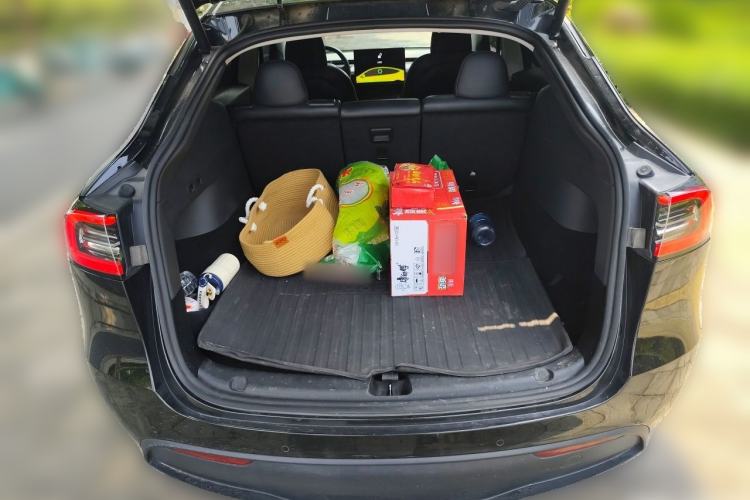 Used Tesla Model Y 2023 Rear-Wheel-Drive Version Trunk