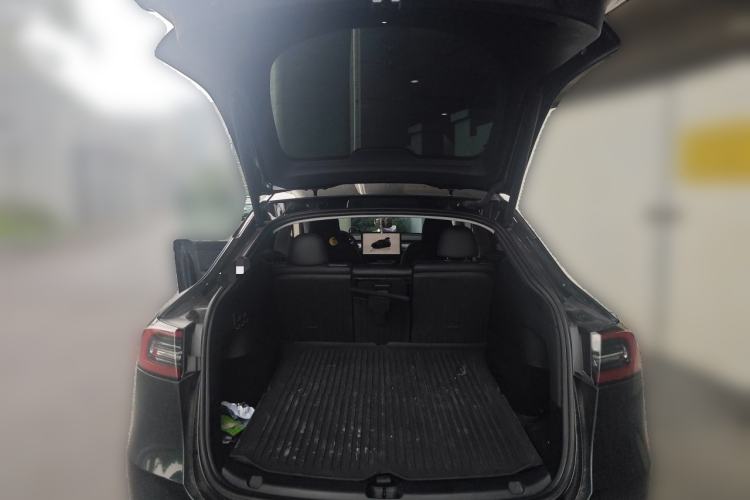 Used Tesla Model Y 2023 Long-Range All-Wheel-Drive Version Trunk