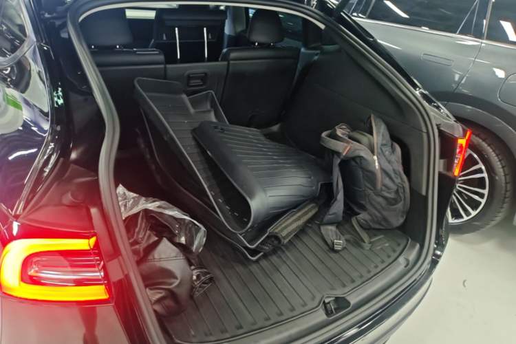 Used Tesla Model Y 2023 Rear-Wheel-Drive Version Trunk