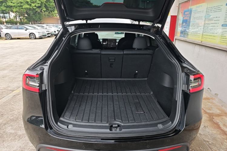 Used Tesla Model Y 2023 Rear-Wheel-Drive Version Trunk
