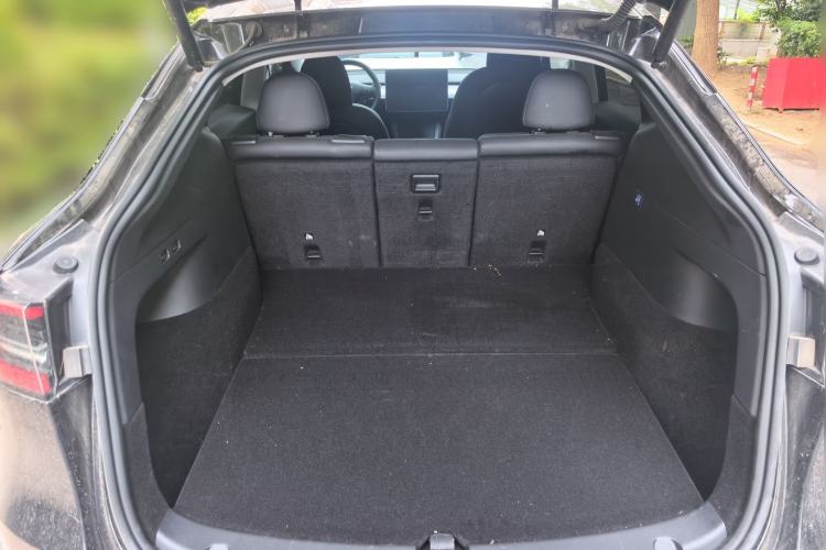 Used Tesla Model Y 2023 Long-Range All-Wheel-Drive Version Trunk