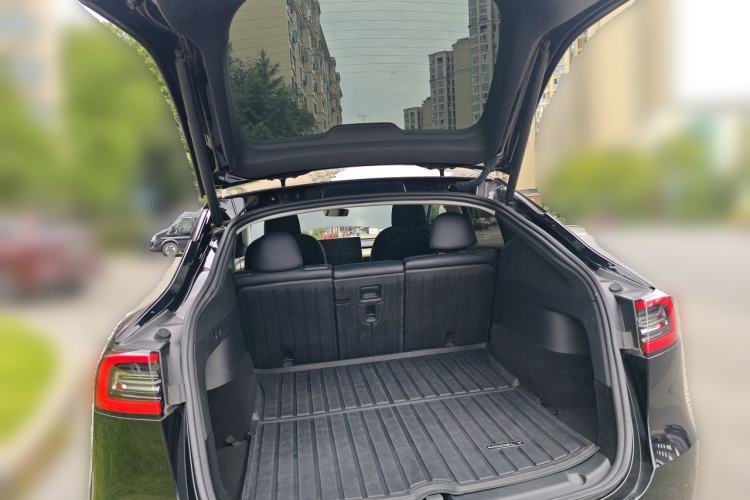 Used Tesla Model Y 2023 Rear-Wheel-Drive Version Trunk