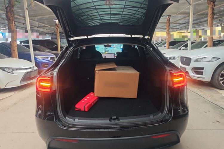 Used Tesla Model Y 2023 Rear-Wheel-Drive Version Trunk