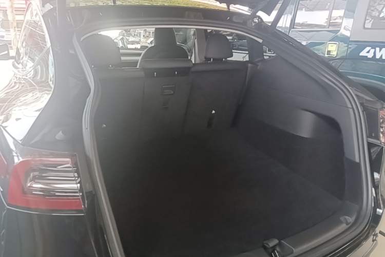 Used Tesla Model Y 2023 Rear-Wheel-Drive Version Trunk