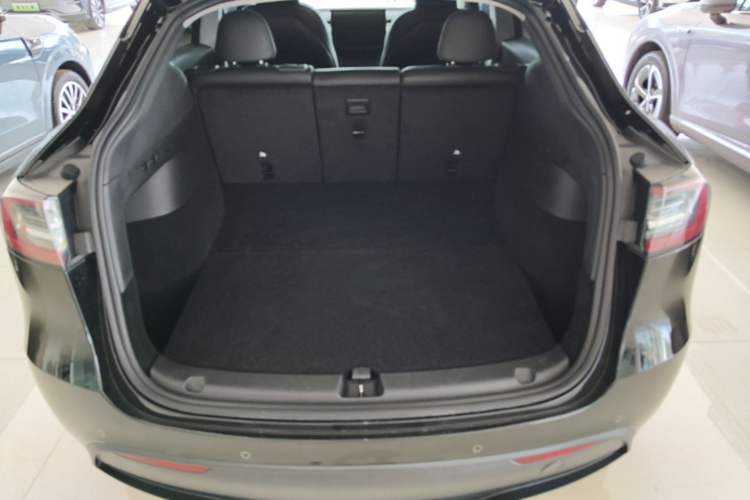 Used Tesla Model Y 2023 Rear-Wheel-Drive Version Trunk