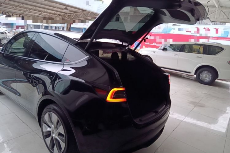 Used Tesla Model Y 2023 Long-Range All-Wheel-Drive Version Trunk