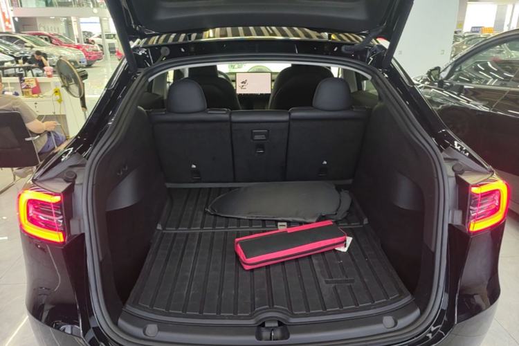 Used Tesla Model Y 2023 Rear-Wheel-Drive Version Trunk
