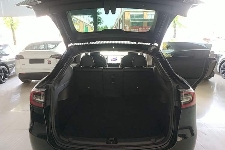 Used Tesla Model Y 2023 Rear-Wheel-Drive Version Trunk