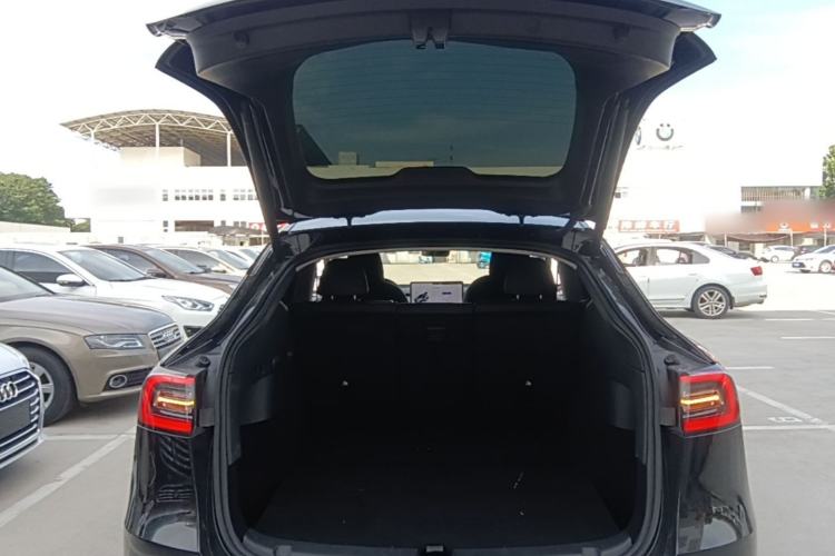 Used Tesla Model Y 2023 Rear-Wheel-Drive Version Trunk
