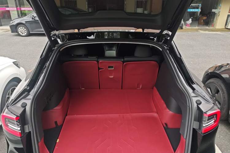 Used Tesla Model Y 2023 Long-Range All-Wheel-Drive Version Trunk