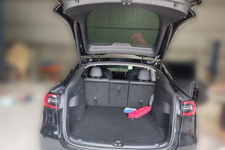 Used Tesla Model Y 2023 Rear-Wheel-Drive Version Trunk