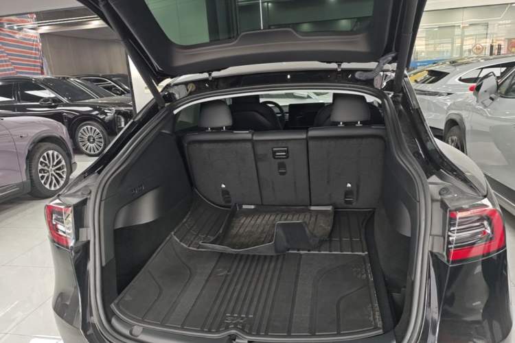 Used Tesla Model Y 2023 High-Performance All-Wheel-Drive Version Trunk