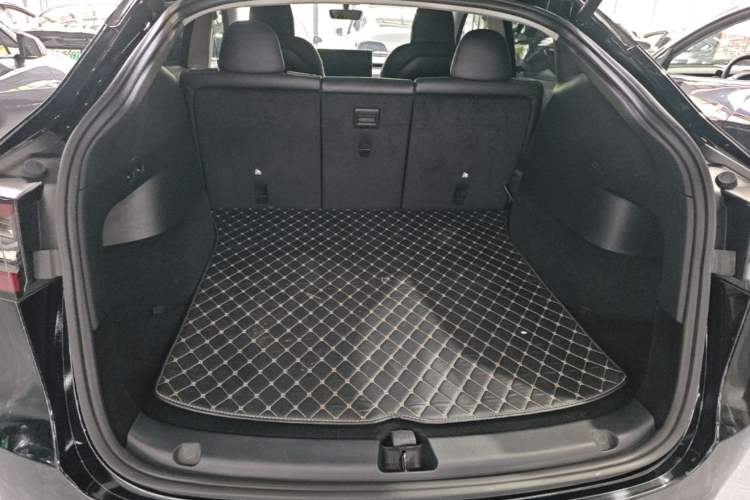 Used Tesla Model Y 2023 Rear-Wheel-Drive Version Trunk