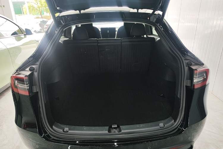Used Tesla Model Y 2023 Rear-Wheel-Drive Version Trunk