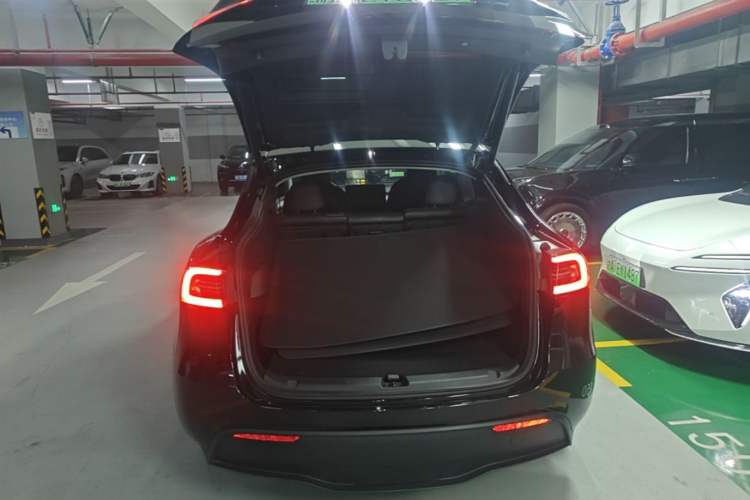 Used Tesla Model Y 2023 Rear-Wheel-Drive Version Trunk