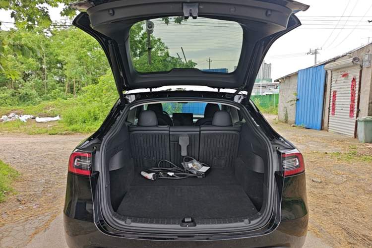 Used Tesla Model Y 2023 Rear-Wheel-Drive Version Trunk
