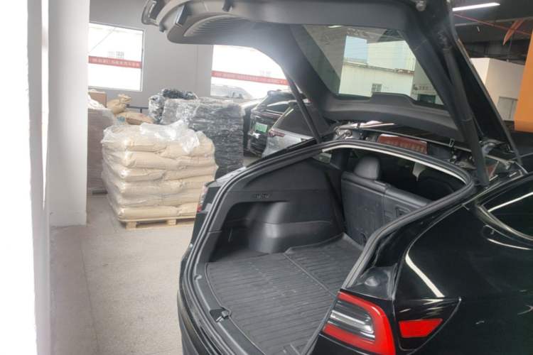 Used Tesla Model Y 2023 Rear-Wheel-Drive Version Trunk