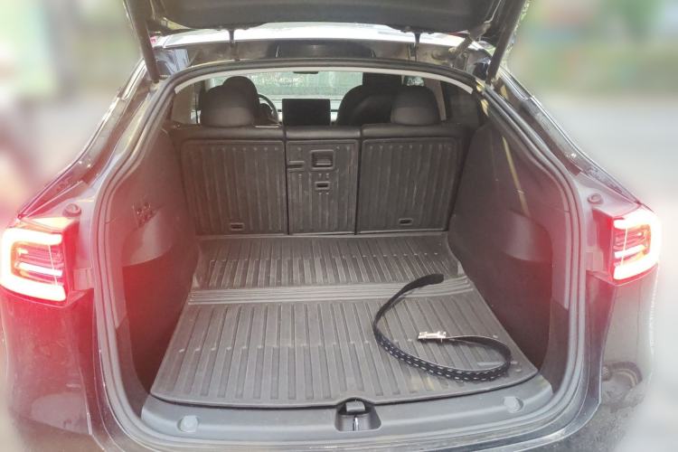 Used Tesla Model Y 2023 Long-Range All-Wheel-Drive Version Trunk