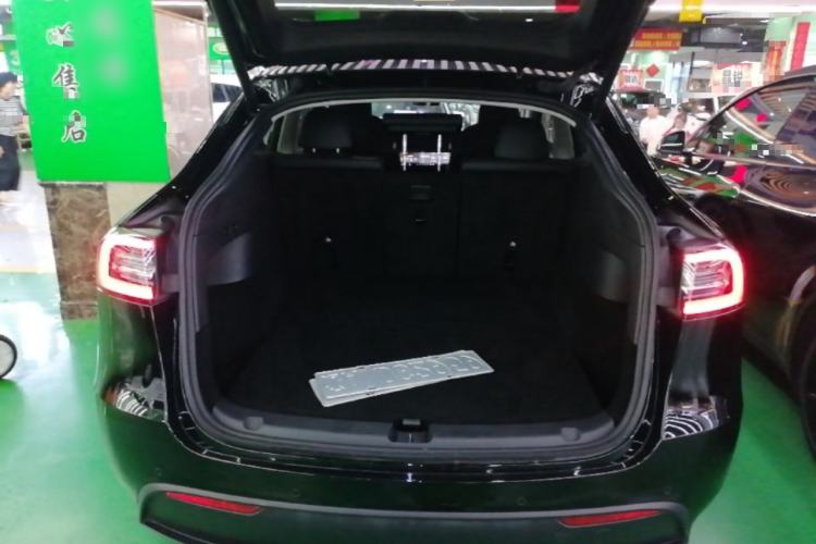 Used Tesla Model Y 2023 Long-Range All-Wheel-Drive Version Trunk