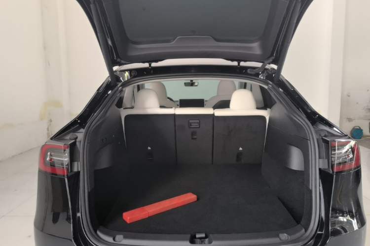 Used Tesla Model Y 2023 Rear-Wheel-Drive Version Trunk