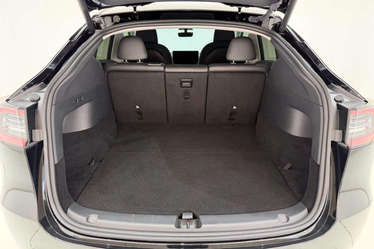 Used Tesla Model Y 2023 Rear-Wheel-Drive Version Trunk