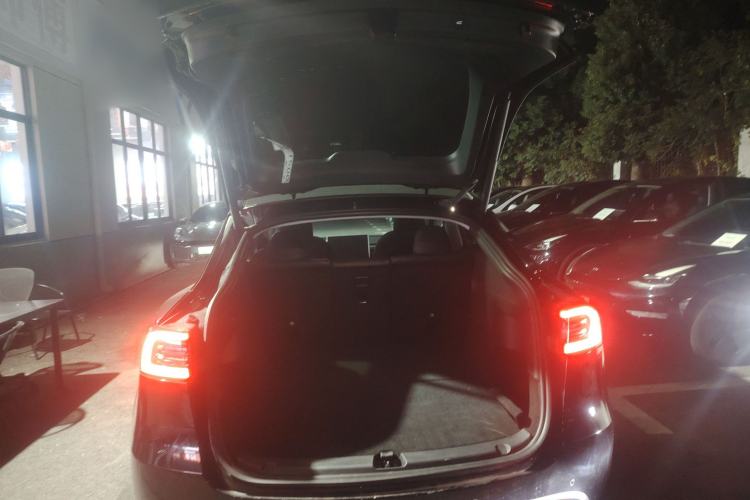 Used Tesla Model Y 2023 Long-Range All-Wheel-Drive Version Trunk