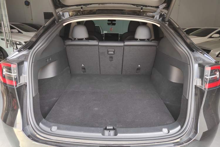 Used Tesla Model Y 2023 Rear-Wheel-Drive Version Trunk