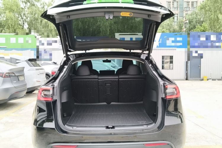 Used Tesla Model Y 2023 Rear-Wheel-Drive Version Trunk