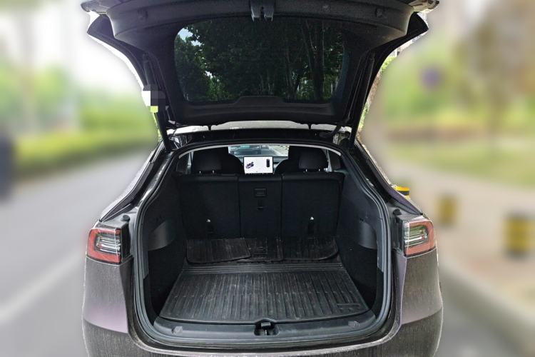 Used Tesla Model Y 2023 Rear-Wheel-Drive Version Trunk