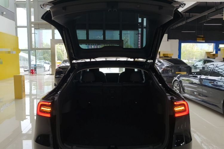 Used Tesla Model Y 2023 Rear-Wheel-Drive Version Trunk