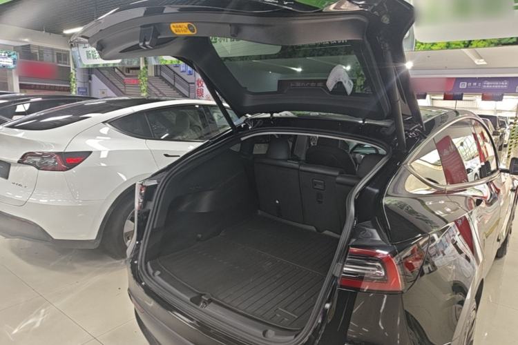 Used Tesla Model Y 2023 Rear-Wheel-Drive Version Trunk