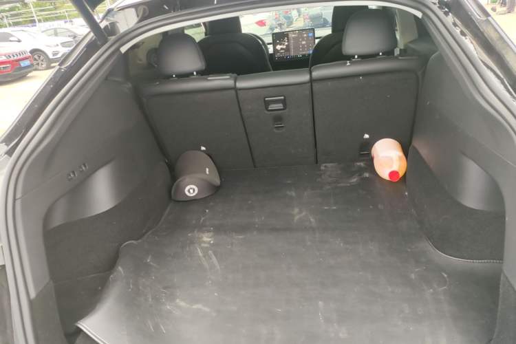Used Tesla Model Y 2023 Rear-Wheel-Drive Version Trunk