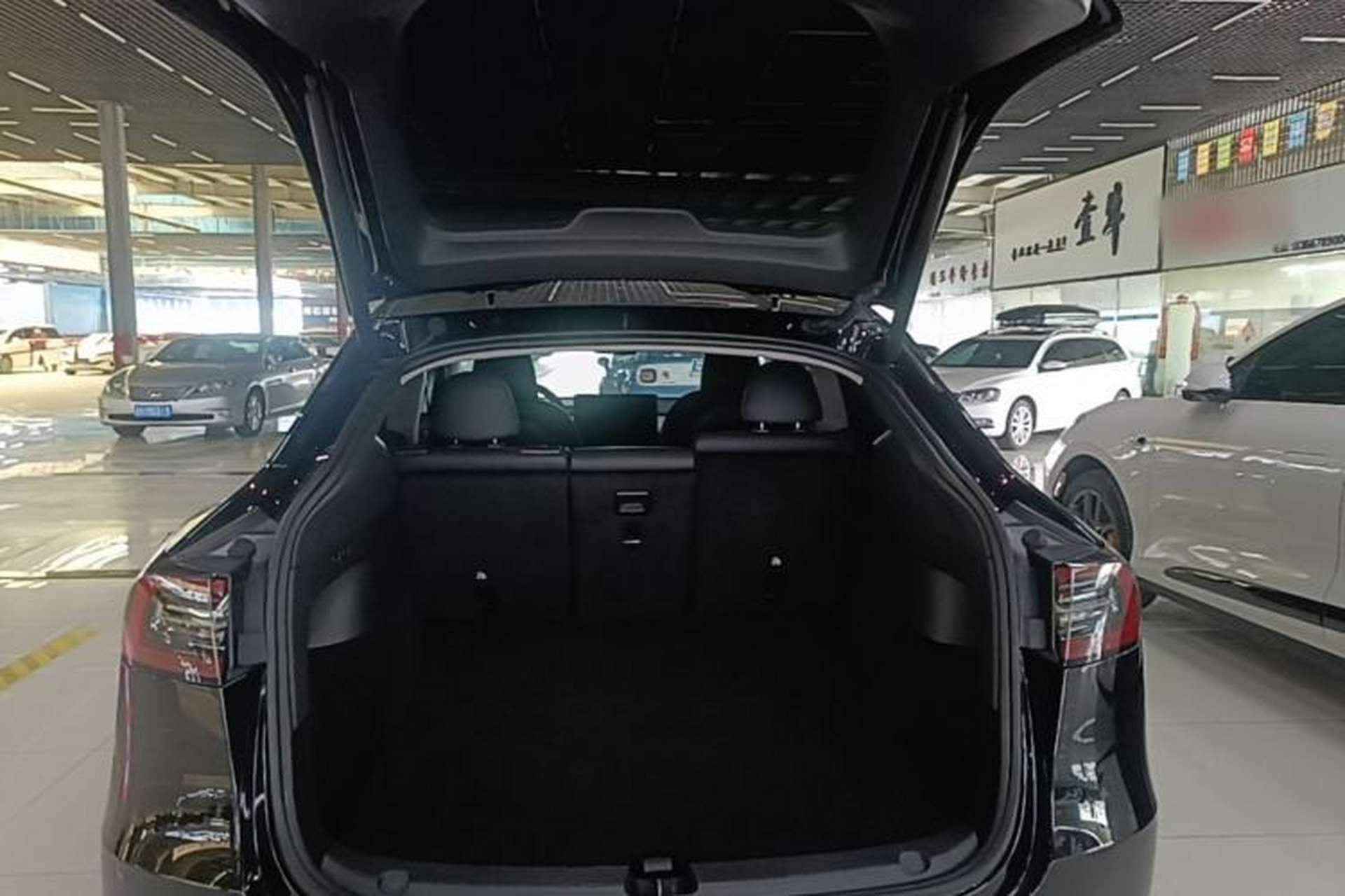 Used Tesla Model Y 2023 Rear-Wheel-Drive Version Trunk