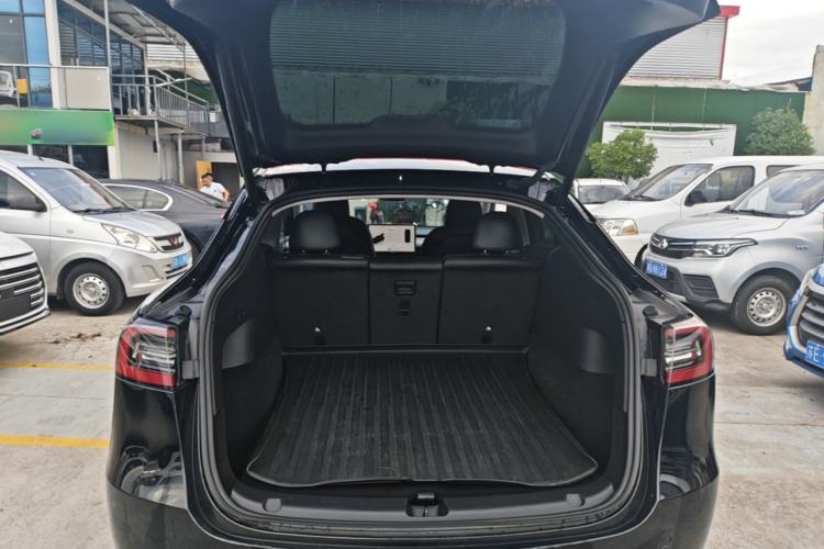 Used Tesla Model Y 2023 Long-Range All-Wheel-Drive Version Trunk