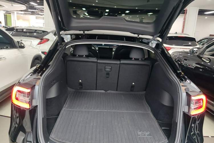 Used Tesla Model Y 2023 Rear-Wheel-Drive Version Trunk