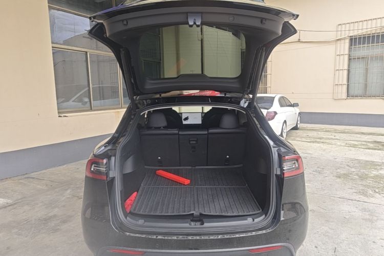 Used Tesla Model Y 2023 Rear-Wheel-Drive Version Trunk
