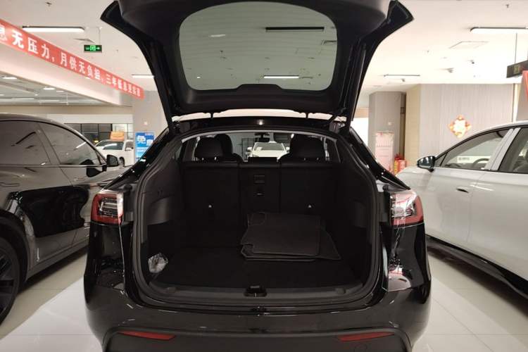 Used Tesla Model Y 2023 Rear-Wheel-Drive Version Trunk