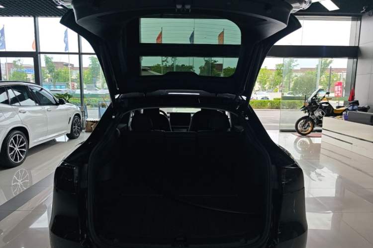 Used Tesla Model Y 2023 Long-Range All-Wheel-Drive Version Trunk