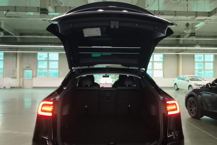 Used Tesla Model Y 2023 Long-Range All-Wheel-Drive Version Trunk
