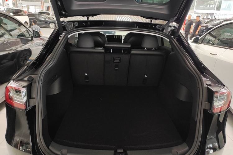 Used Tesla Model Y 2023 Rear-Wheel-Drive Version Trunk