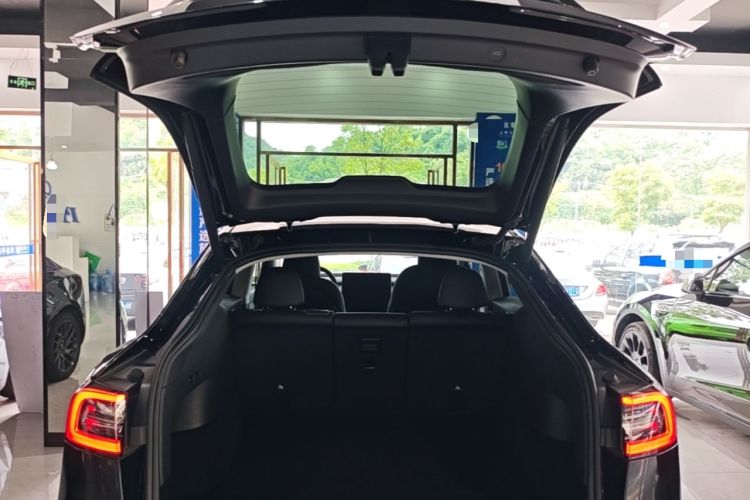 Used Tesla Model Y 2023 Rear-Wheel-Drive Version Trunk