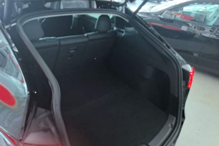 Used Tesla Model Y 2023 Long-Range All-Wheel-Drive Version Trunk