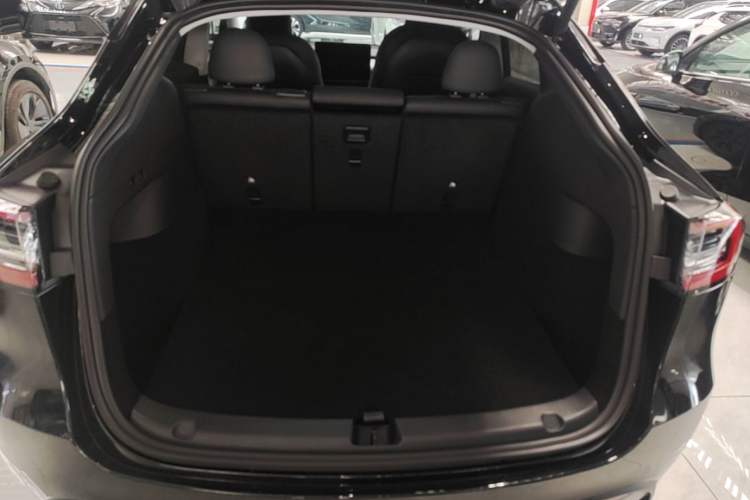 Used Tesla Model Y 2023 Rear-Wheel-Drive Version Trunk