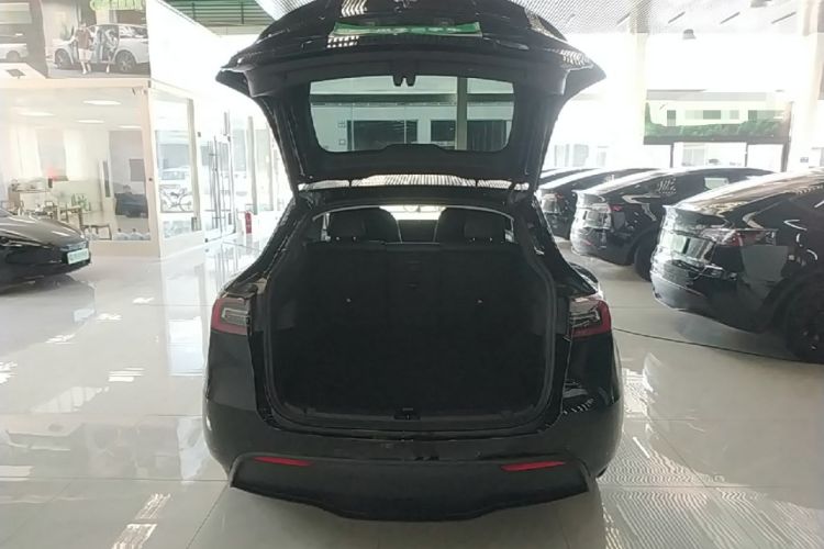 Used Tesla Model Y 2023 Rear-Wheel-Drive Version Trunk