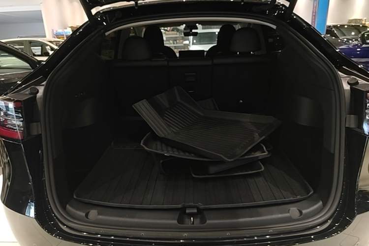 Used Tesla Model Y 2023 Rear-Wheel-Drive Version Trunk